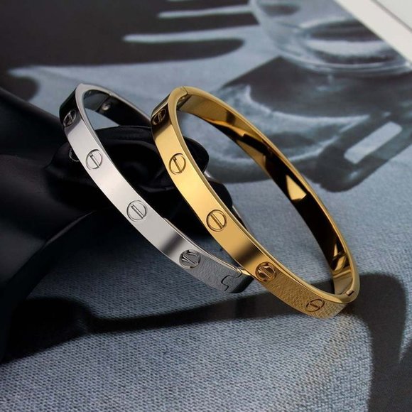 Stylish & Simple Love Bangle for classy feel parties - Picture 1 of 6